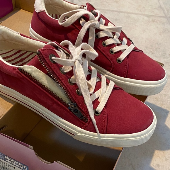 Taos Footwear Red Z Soul Platform Sneakers Never Worn! NWOT - Picture 2 of 7